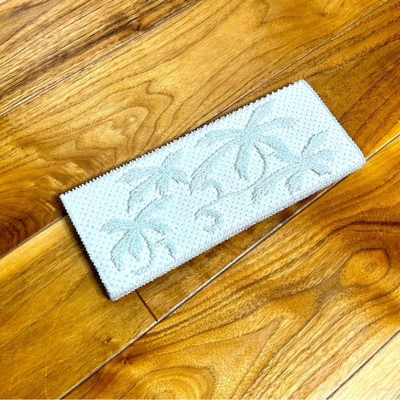 Adorable Clutch with Pearl Design - Picture 1 of 4